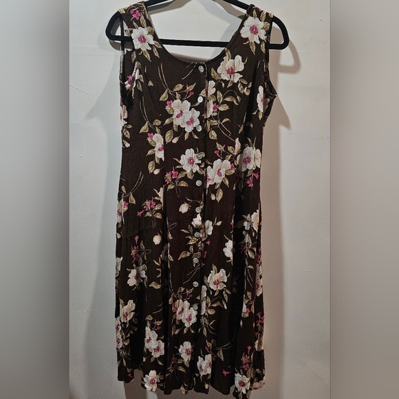 dressbarn Dresses & Skirts - dressbarn floral dress 100% rayon size 8 petite